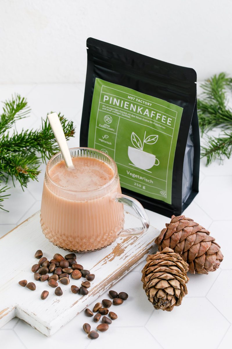 Pinienkaffee Classic mit Getränk – bisherige Verpackung vor der Umbenennung
